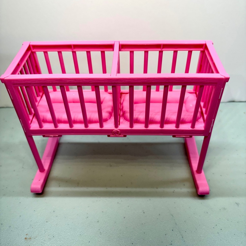 Barbie Skipper Babysitters Inc Pink Twin Baby Doll Rocking Crib Accessory